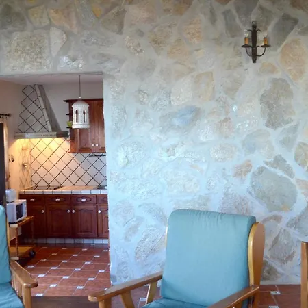 Cozy House With Sea And Mountain Views In
